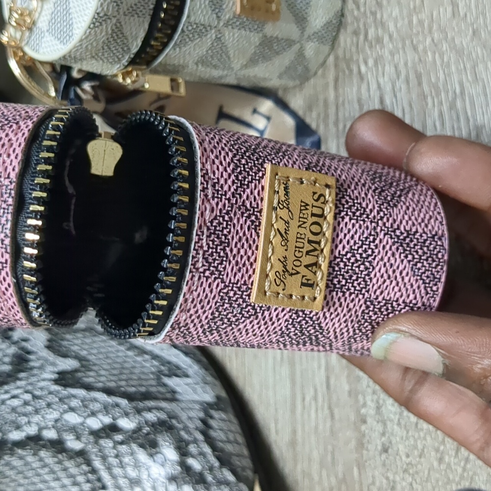 Purses - Picture 2 of 3